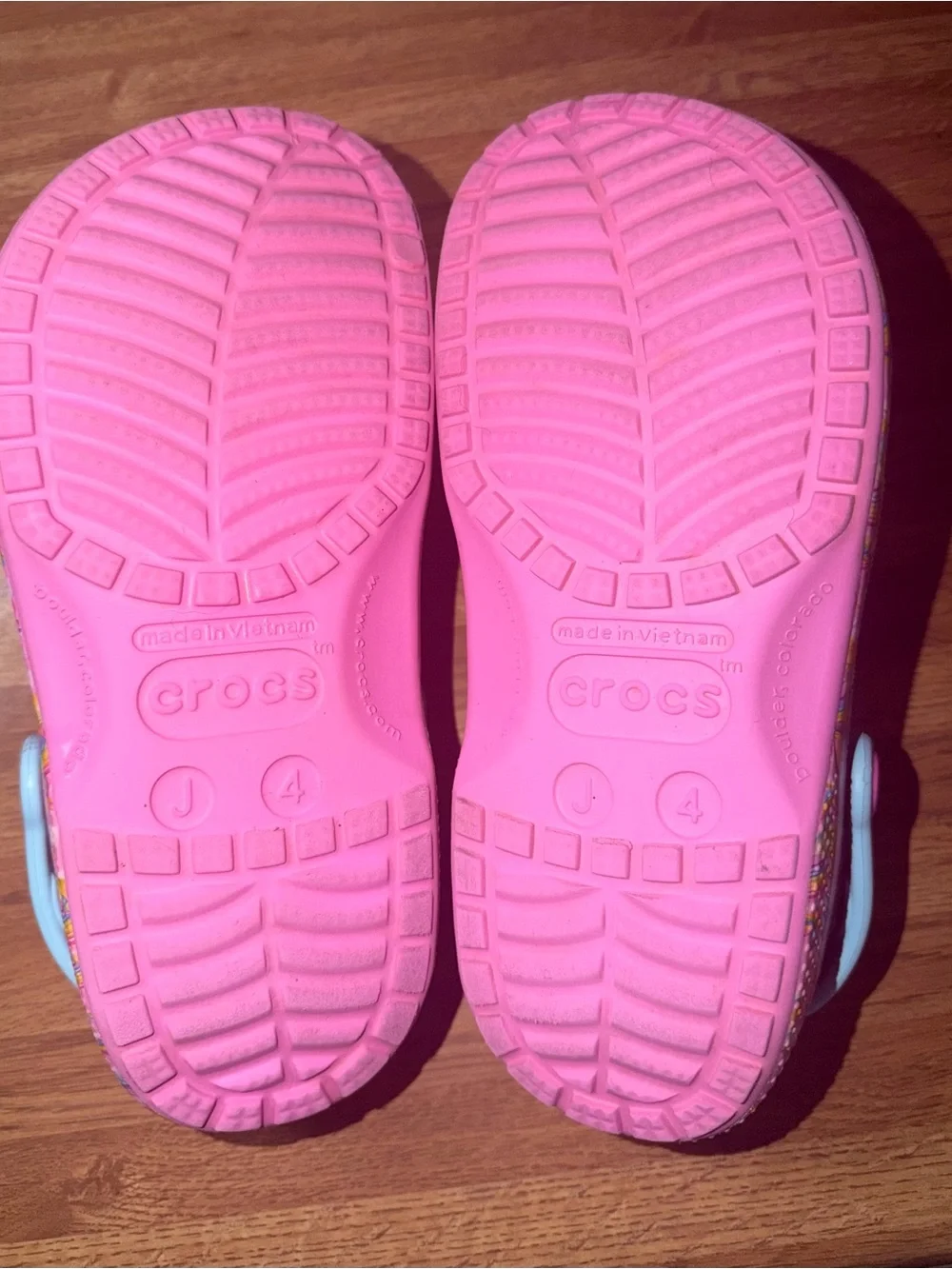 Lisa Frank x Crocs Classic Clogs – Kids J4 – Rare Colorful Unicorn Rainbow